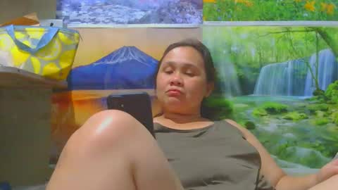 Snapshot of prettynhing chatting on 11/25/25, 12:16 Nhing online show from 11/25/25, 12:16