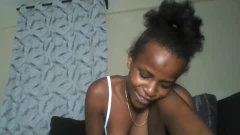 Snapshot of prettypussy_24 chatting on 06/08/26, 01:28 prettypussy_24 online show from 06/08/26, 01:28