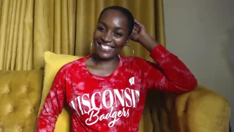 Snapshot of prettyquee chatting on 12/18/24, 10:02 sasha online show from 12/18/24, 10:02