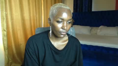 Snapshot of prettyquee chatting on 12/24/24, 07:39 sasha online show from 12/24/24, 07:39