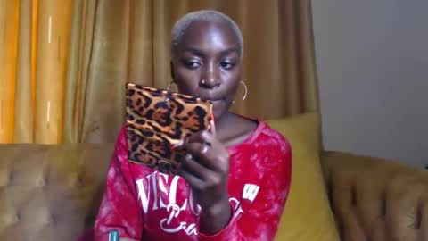 Snapshot of prettyquee chatting on 01/05/25, 08:32 sasha online show from 01/05/25, 08:32