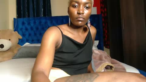 Snapshot of prettyquee chatting on 01/12/25, 12:49 sasha online show from 01/12/25, 12:49