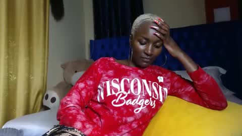 Snapshot of prettyquee chatting on 01/13/25, 07:42 sasha online show from 01/13/25, 07:42