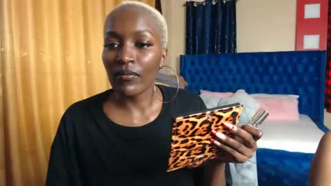 Snapshot of prettyquee chatting on 01/17/25, 11:49 sasha online show from 01/17/25, 11:49