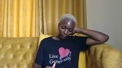 Snapshot of prettyquee chatting on 01/21/25, 09:24 sasha online show from 01/21/25, 09:24