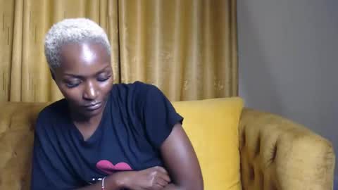 Snapshot of prettyquee chatting on 01/21/25, 06:45 sasha online show from 01/21/25, 06:45