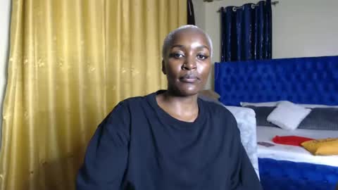 Snapshot of prettyquee chatting on 02/17/25, 04:37 sasha online show from 02/17/25, 04:37