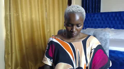 Snapshot of prettyquee chatting on 02/22/25, 08:18 sasha online show from 02/22/25, 08:18