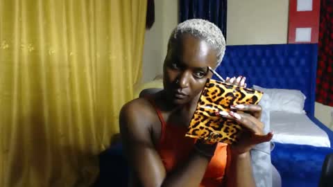 Snapshot of prettyquee chatting on 02/22/25, 05:24 sasha online show from 02/22/25, 05:24