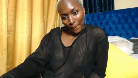 Snapshot of prettyquee chatting on 02/26/25, 08:22 sasha online show from 02/26/25, 08:22