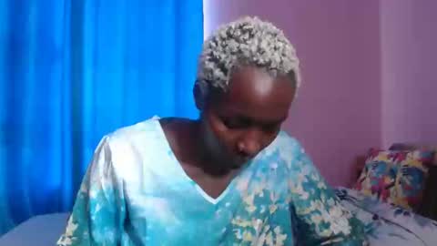 Snapshot of prettyquee chatting on 10/17/25, 09:34 sasha online show from 10/17/25, 09:34