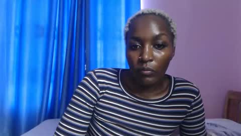 Snapshot of prettyquee chatting on 10/23/25, 08:35 sasha online show from 10/23/25, 08:35