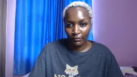 Snapshot of prettyquee chatting on 10/24/25, 10:44 sasha online show from 10/24/25, 10:44