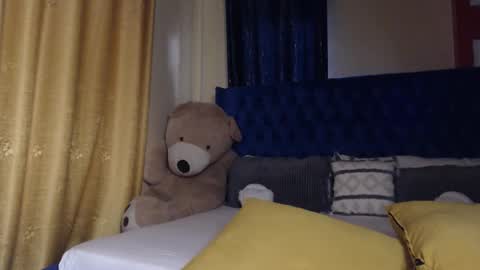 Snapshot of prettyquee chatting on 10/30/25, 01:34 sasha online show from 10/30/25, 01:34