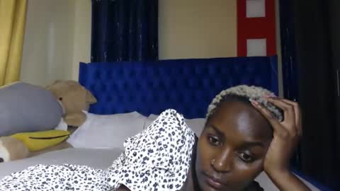 Snapshot of prettyquee chatting on 11/24/25, 02:39 sasha online show from 11/24/25, 02:39