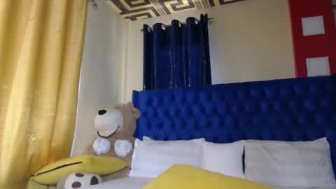 Snapshot of prettyquee chatting on 12/04/25, 10:35 sasha online show from 12/04/25, 10:35