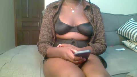 Snapshot of prettyqueen254 chatting on 02/18/25, 12:04 pretty queen online show from 02/18/25, 12:04