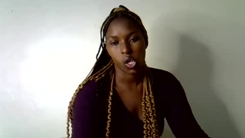 prettyshasha_ online show from 10/02/25, 12:01
