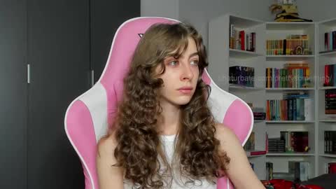 Snapshot of prettysomething chatting on 11/05/25, 06:46 Sophie next stream will be at Monday i will wait you guys online show from 11/05/25, 06:46