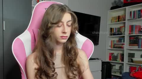 Snapshot of prettysomething chatting on 11/30/25, 11:36 Sophie next stream will be at Monday i will wait you guys online show from 11/30/25, 11:36