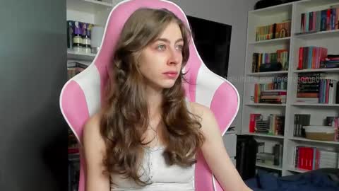Snapshot of prettysomething chatting on 12/01/25, 08:19 Sophie next stream will be at Monday i will wait you guys online show from 12/01/25, 08:19
