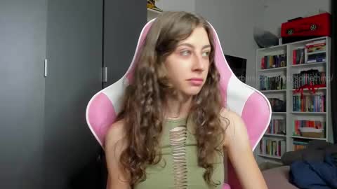 Snapshot of prettysomething chatting on 01/12/26, 09:36 Sophie next stream will be at Monday i will wait you guys online show from 01/12/26, 09:36