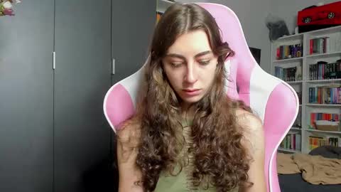 Snapshot of prettysomething chatting on 02/19/26, 08:32 Sophie next stream will be at Monday i will wait you guys online show from 02/19/26, 08:32