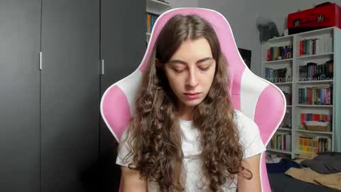 Snapshot of prettysomething chatting on 02/20/26, 08:27 Sophie next stream will be at Monday i will wait you guys online show from 02/20/26, 08:27