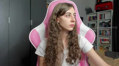 Snapshot of prettysomething chatting on 02/25/26, 10:14 Sophie next stream will be at Monday i will wait you guys online show from 02/25/26, 10:14