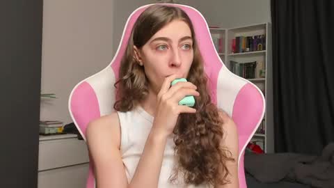 Snapshot of prettysomething chatting on 05/21/26, 06:42 Sophie next stream will be at Monday i will wait you guys online show from 05/21/26, 06:42