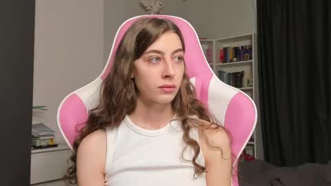 Snapshot of prettysomething chatting on 05/28/26, 07:49 Sophie next stream will be at Monday i will wait you guys online show from 05/28/26, 07:49