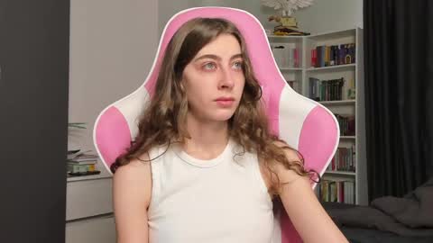 Snapshot of prettysomething chatting on 06/04/26, 08:31 Sophie next stream will be at Monday i will wait you guys online show from 06/04/26, 08:31