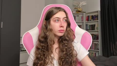 Snapshot of prettysomething chatting on 06/05/26, 06:42 Sophie next stream will be at Monday i will wait you guys online show from 06/05/26, 06:42