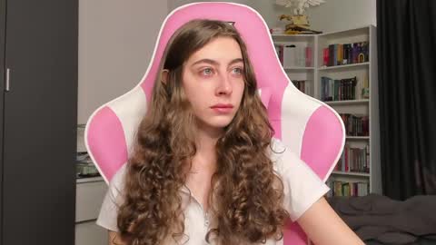 Snapshot of prettysomething chatting on 06/05/26, 06:52 Sophie next stream will be at Monday i will wait you guys online show from 06/05/26, 06:52