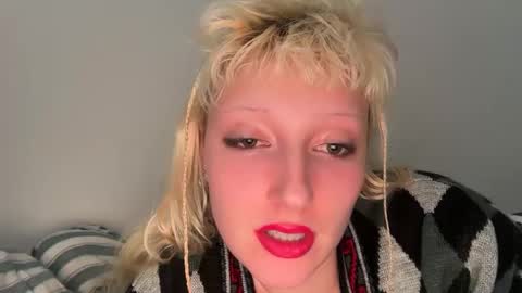 Snapshot of prettyunicorn555 chatting on 01/28/25, 01:49 Dahlia online show from 01/28/25, 01:49