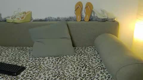 Snapshot of prettyvanessa chatting on 03/05/26, 08:32 prettyvanessa online show from 03/05/26, 08:32