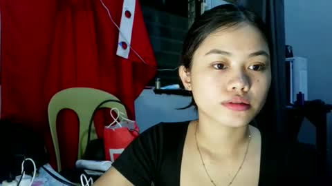 Snapshot of prettyyy_lovelyyy chatting on 04/19/26, 12:37 prettyyy_lovelyyy online show from 04/19/26, 12:37