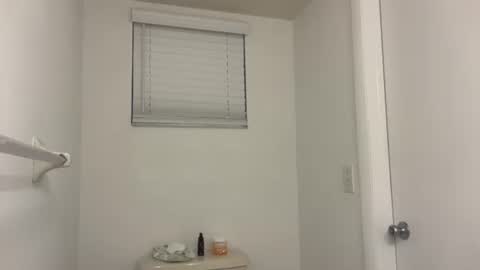 prettyyykittyyy22 online show from 09/17/25, 03:30