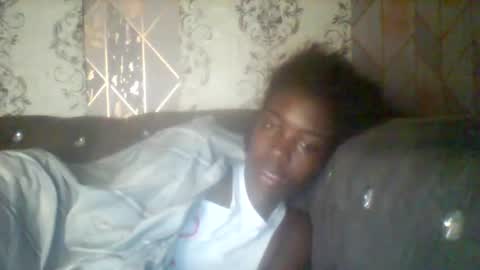 Snapshot of prettyzuzu chatting on 09/17/25, 11:06 prettyzuzu online show from 09/17/25, 11:06