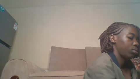 Snapshot of prettyzuzu chatting on 09/22/25, 05:31 prettyzuzu online show from 09/22/25, 05:31