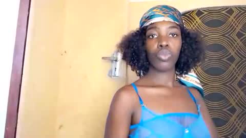 Snapshot of prettyzuzu chatting on 11/04/25, 07:51 prettyzuzu online show from 11/04/25, 07:51