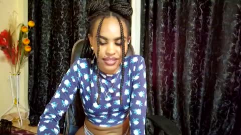 Snapshot of priceless_sexy chatting on 09/13/25, 02:28 priceless_sexy online show from 09/13/25, 02:28