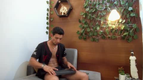 prince_arthur77 online show from 01/10/25, 04:20