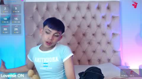 Snapshot of princeapolo_anki chatting on 10/30/25, 07:58 Prince online show from 10/30/25, 07:58