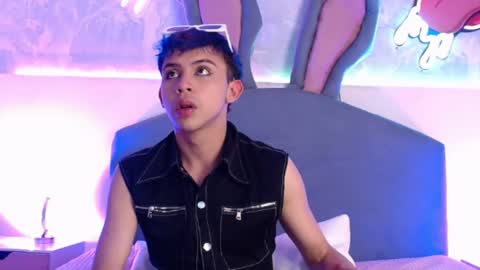 Snapshot of princeapolo_anki chatting on 11/21/25, 09:57 Prince online show from 11/21/25, 09:57