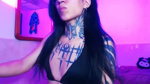 princes_wolf1 online show from 12/17/25, 02:06