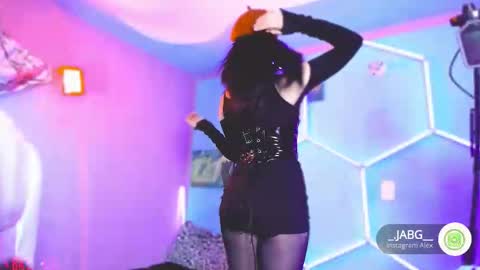 Snapshot of princesita_valija chatting on 10/17/25, 01:09 Beth   online show from 10/17/25, 01:09