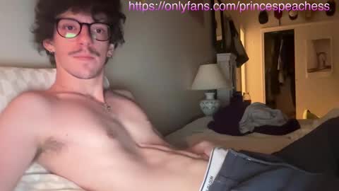 Snapshot of princespeaches chatting on 10/19/25, 02:01 Peaches online show from 10/19/25, 02:01