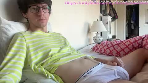 Snapshot of princespeaches chatting on 10/23/25, 08:40 Peaches online show from 10/23/25, 08:40