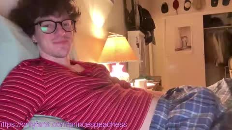 Snapshot of princespeaches chatting on 11/19/25, 02:22 Peaches online show from 11/19/25, 02:22